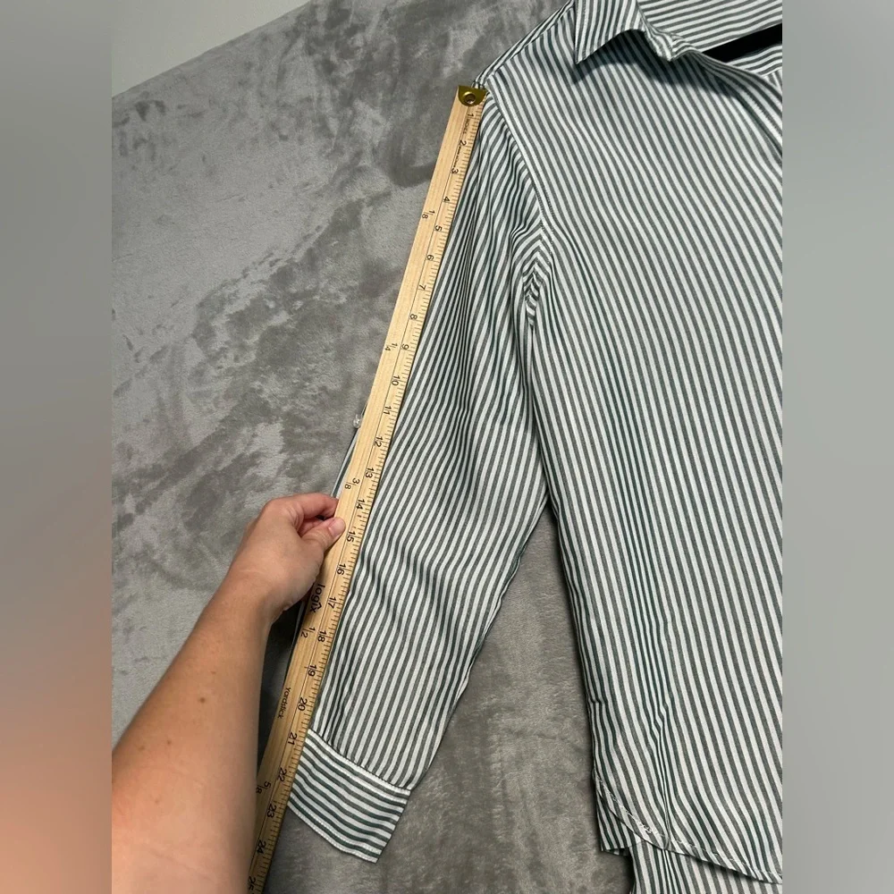Velvet Heart Los Angeles Button Down Shirt Women’s Medium Green White Stripe